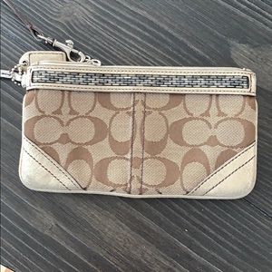 Coach wristlet like new!